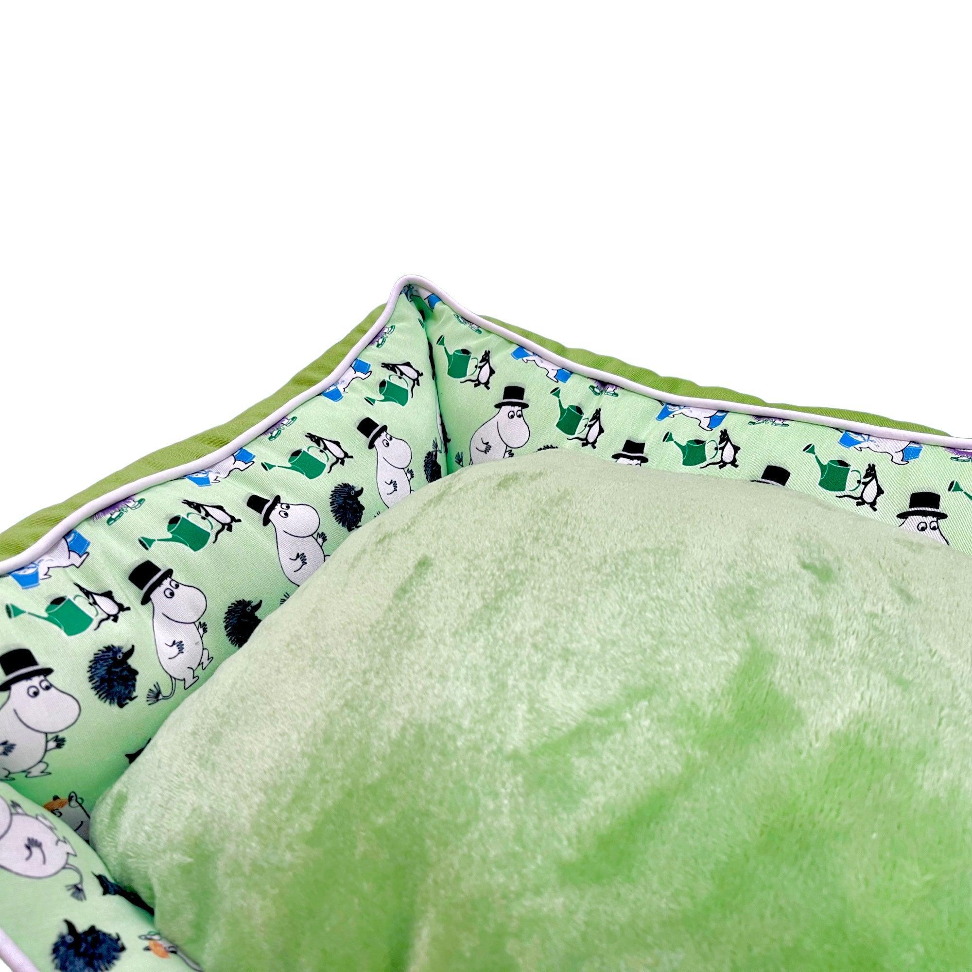 Moomins Green Leaves Lit Chien par SohoPoms - Pom D'Azur