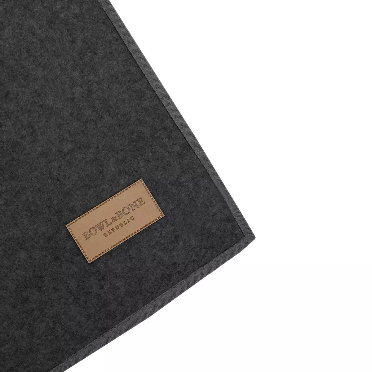 Couverture pour Chien Gris &#39;Zen&#39; par Bowl&amp;Bone