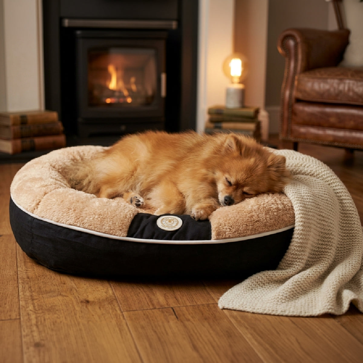 Panier Rond pour Chien et Chat en Fourrure Douce Beige et Noir Soho Poms London
