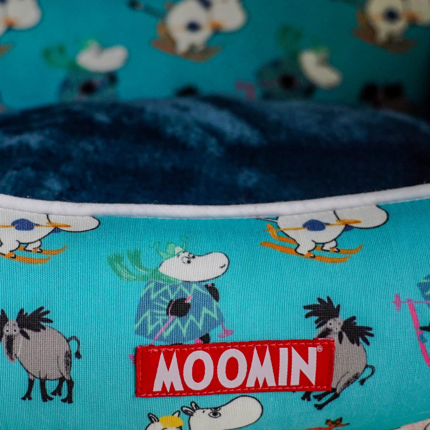 Moomin Blue Ski Holidays Lit Chien par SohoPoms - Pom D'Azur